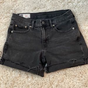 GAP 5” mid rise short